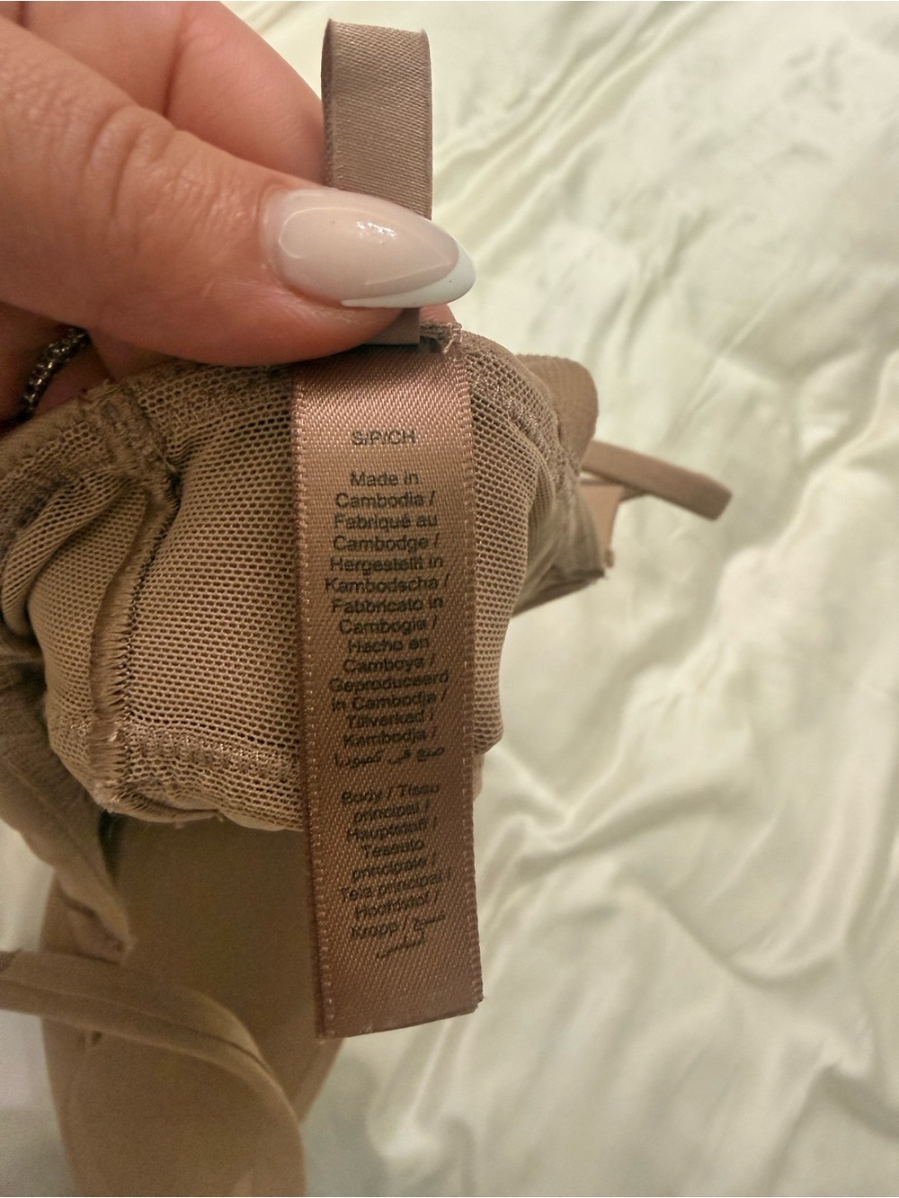 SKIMS Seamless Sculpt Thong Bodysuit Shapewear Nude/Tan Size Small - Picture 7 of 9